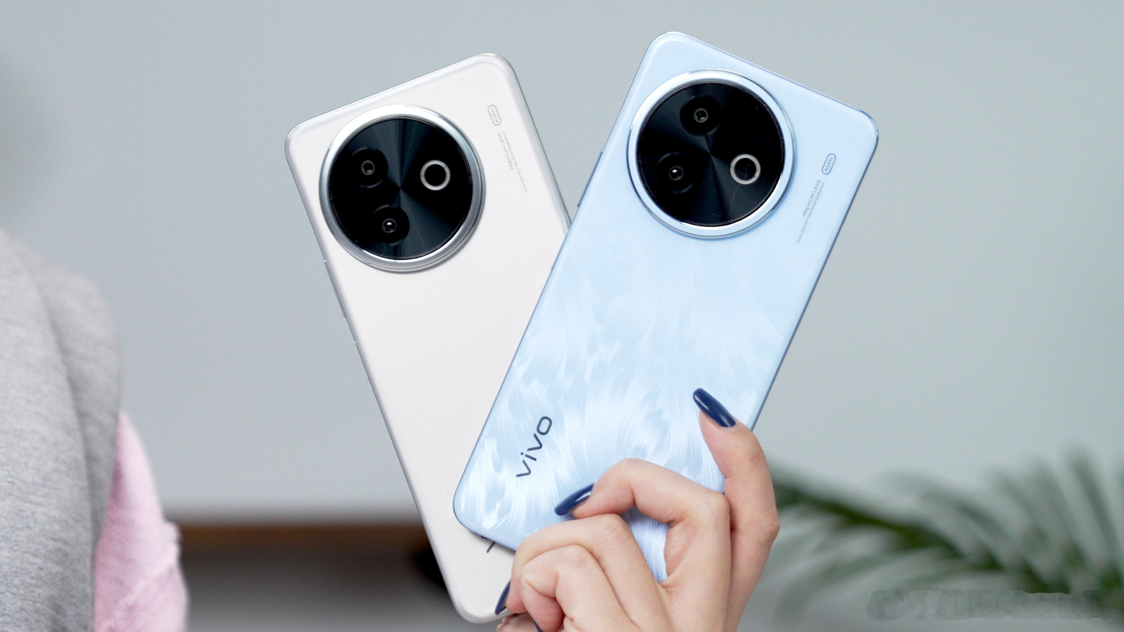 聊聊vivo Y300i（1）外观上手Y300i的第一感受就是轻薄和柔和，虽然受