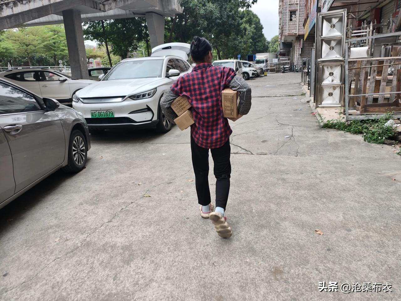 晒出你的本地生活4月份开始晚上要加班4个小时，得买点零食了，晚上下班后如果肚子饿