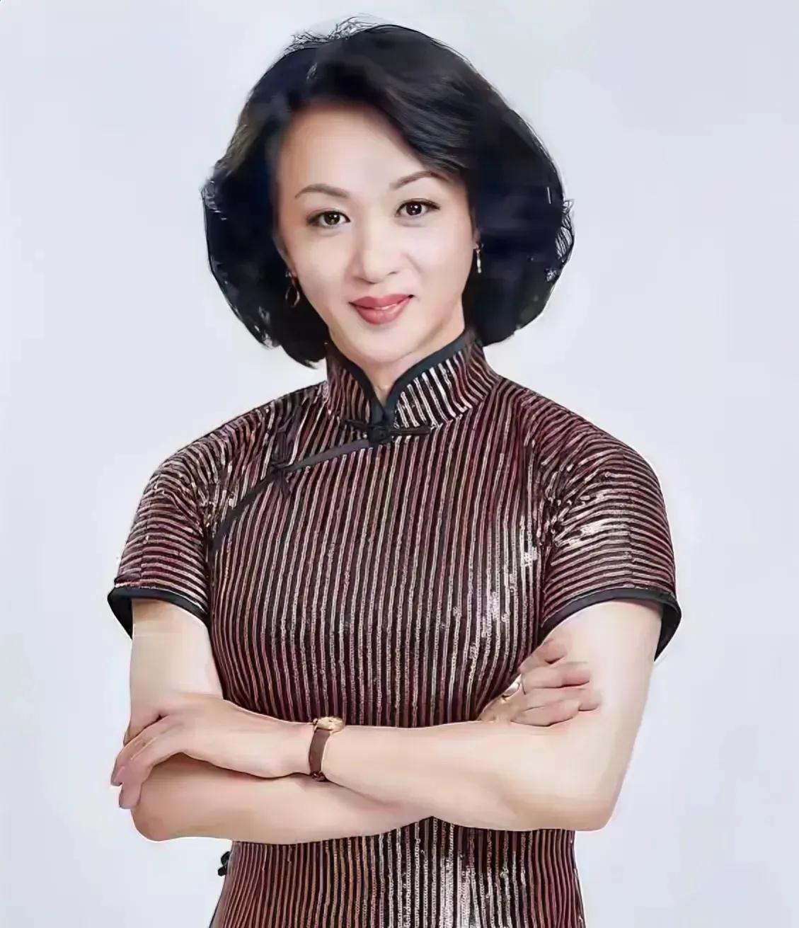 金星曾爆料：有名男演员在拍戏期间，直接把一碗滚烫的馄饨倒在制片人的头上，制片人被