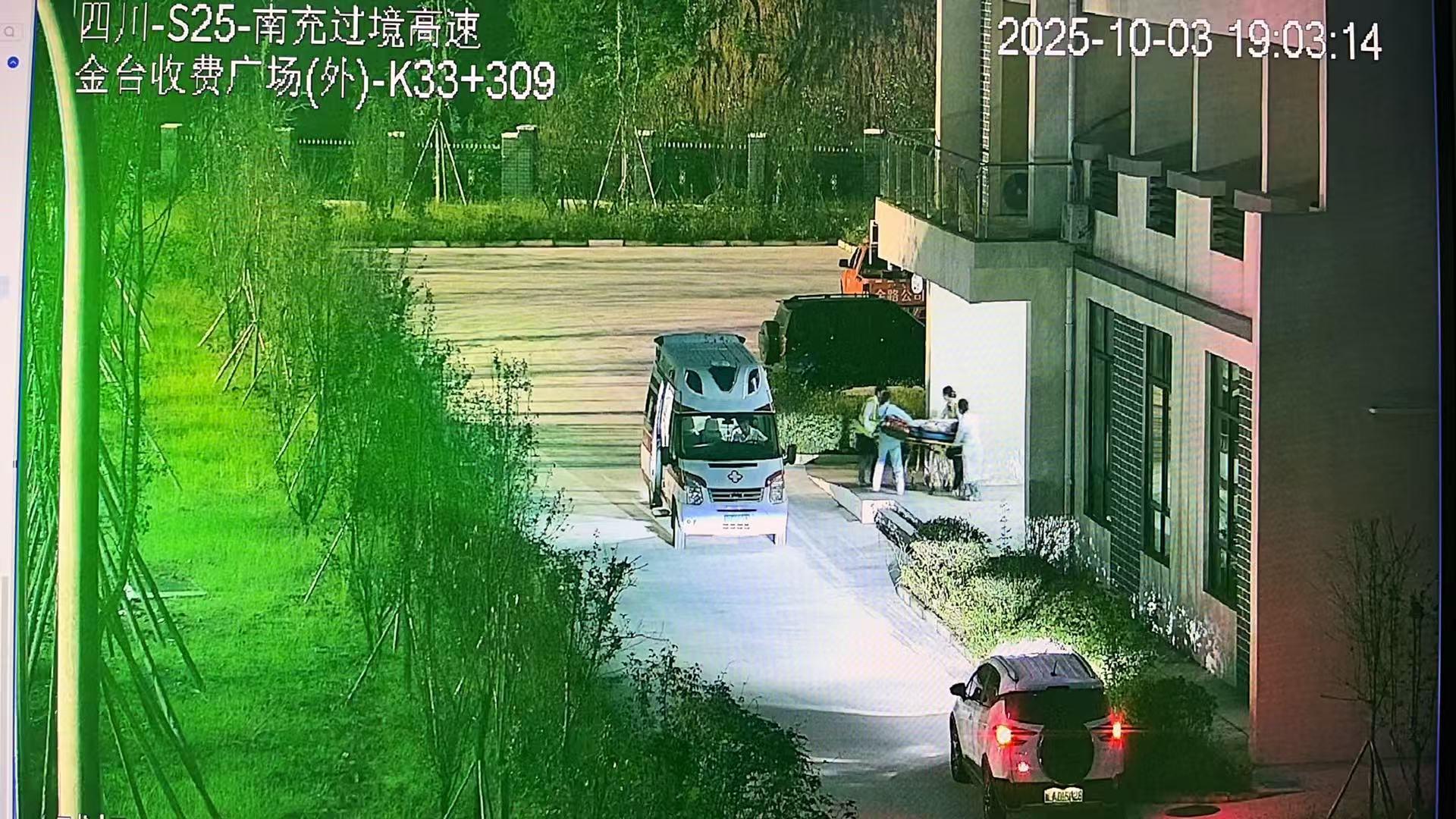 #高速收费员多看一眼救下大出血女子#【惊险40分钟！高速收费员“多看一眼”“不放