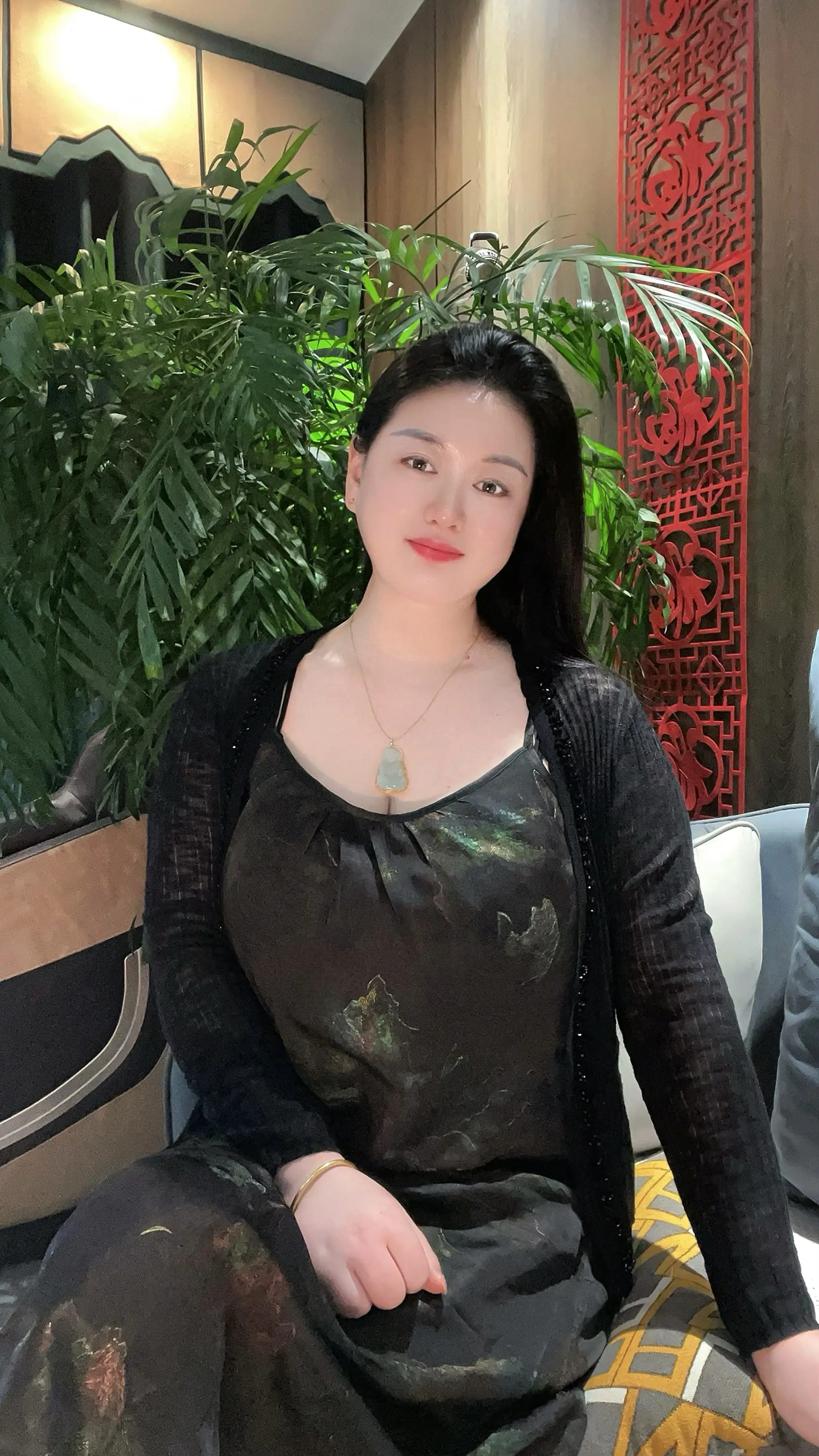 我的解压方式，沉默，不说话，不交际，看看书，听听音乐，这就是我最低成本的快乐