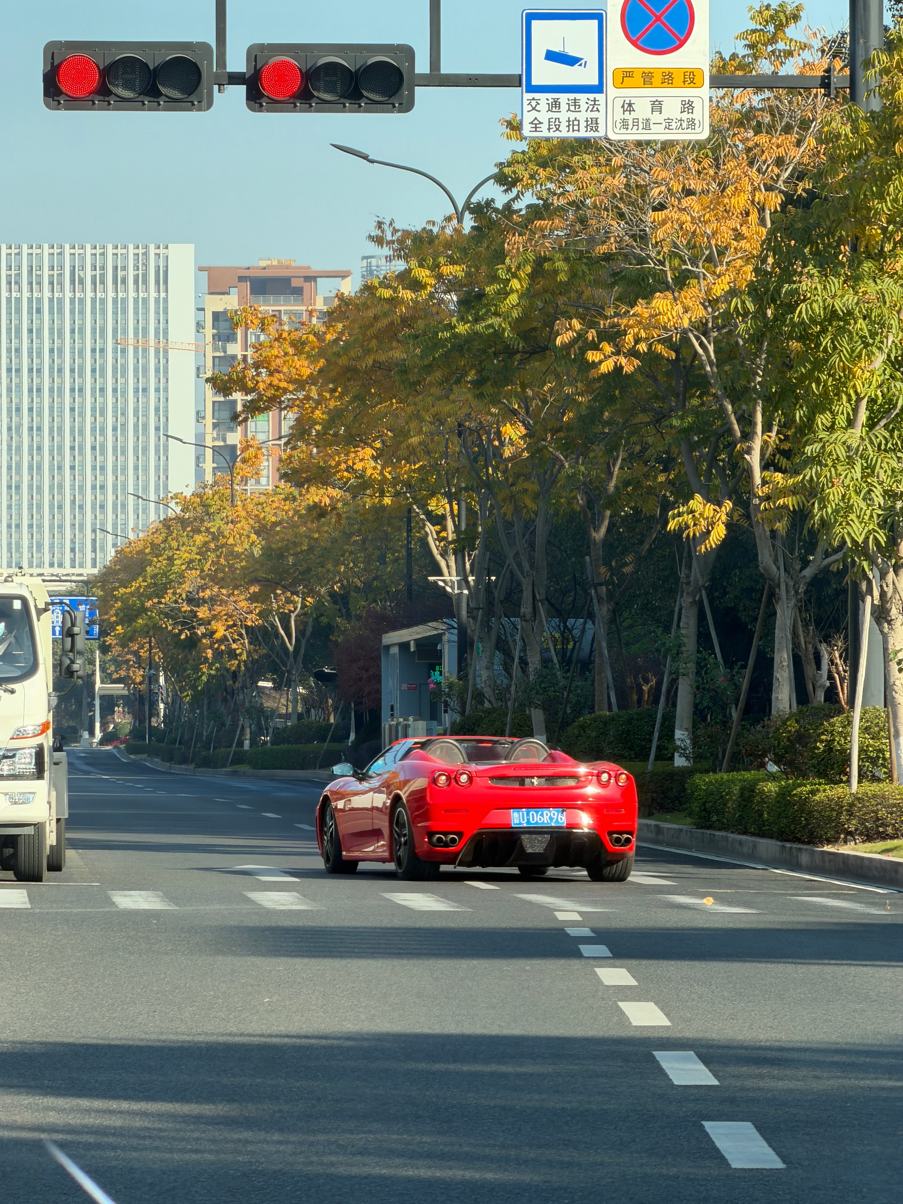 今天在舟山试驾一大早就遇到F430 Spider海边敞篷加超跑如果是20年前这个