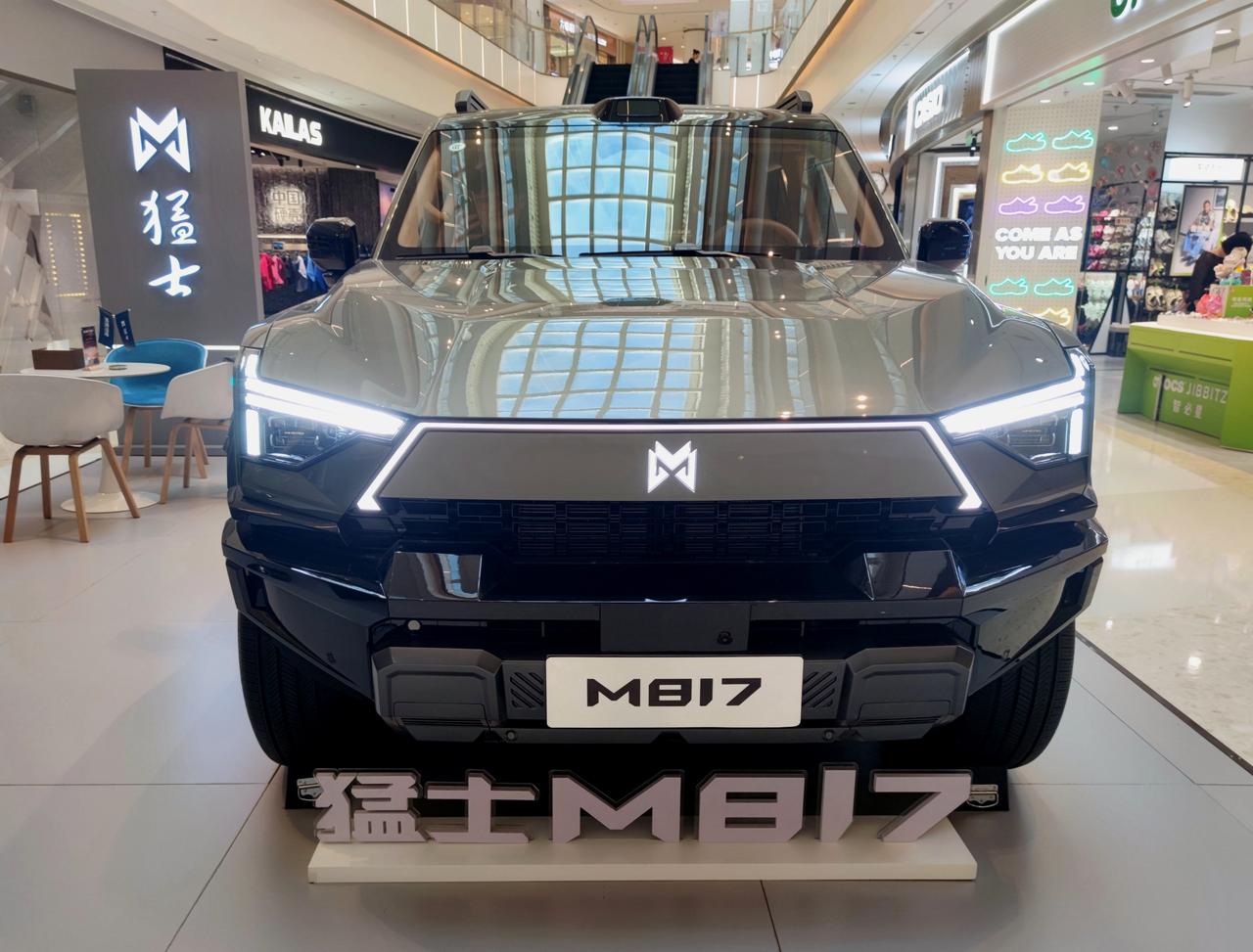 豪华智能越野SUV《猛士M817》
  春季焕新版猛士M817上市，定位为豪华智