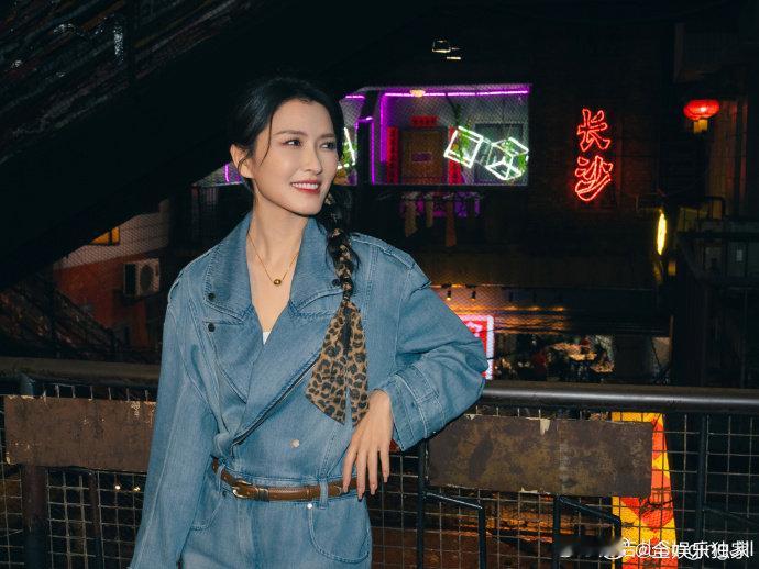 徐洁儿欣慰自己还没退圈 气质与实力并存的宝藏姐姐，徐洁儿驾驭各种风格角色毫无压力