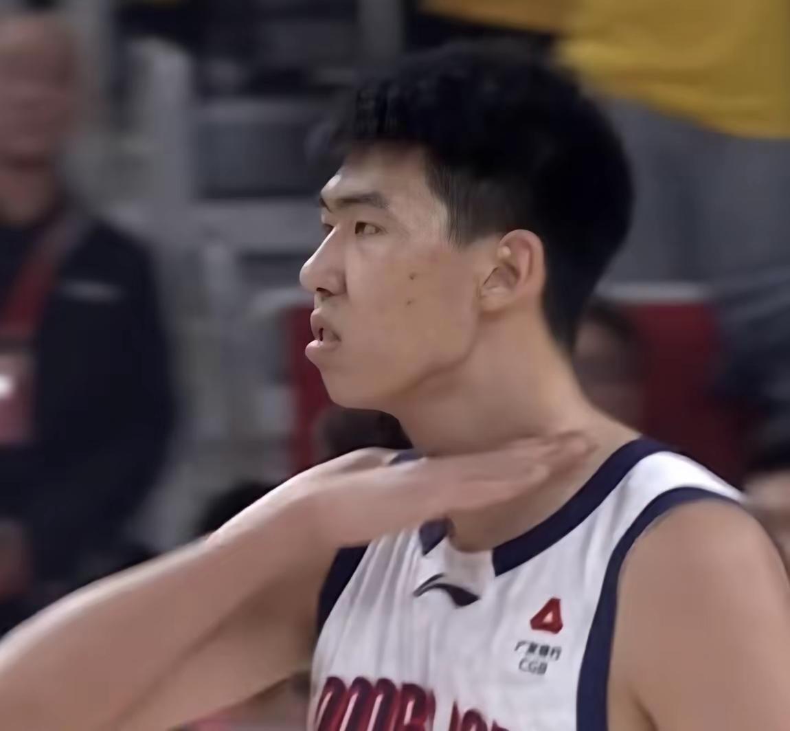 惊险！广州队拒绝被逆转，怒送山西队四连败！
这场比赛广州队能赢，徐昕起到关键作用