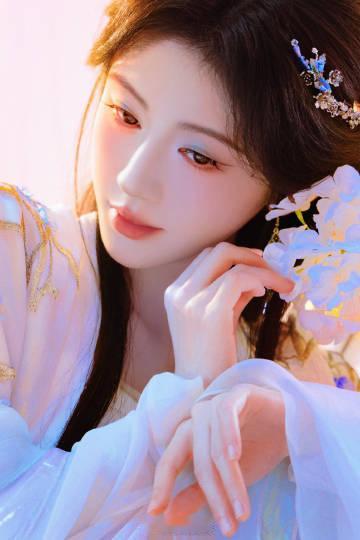 全网送鞠婧祎一个春天 报告！前方发现一只绝美小狐狸，捕捉方式：用漫山遍野的鲜花！