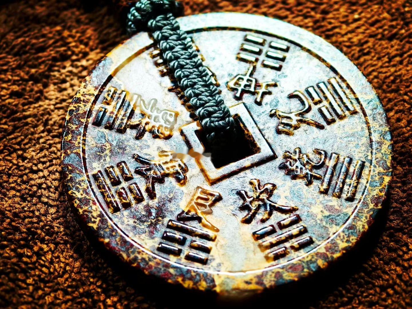 今日有善信发来消息问：“师父，最近钱总存不住，进账不少，花得更快，也不知道花哪了
