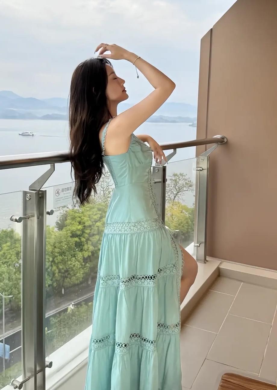 性感连衣裙，优雅迷人。