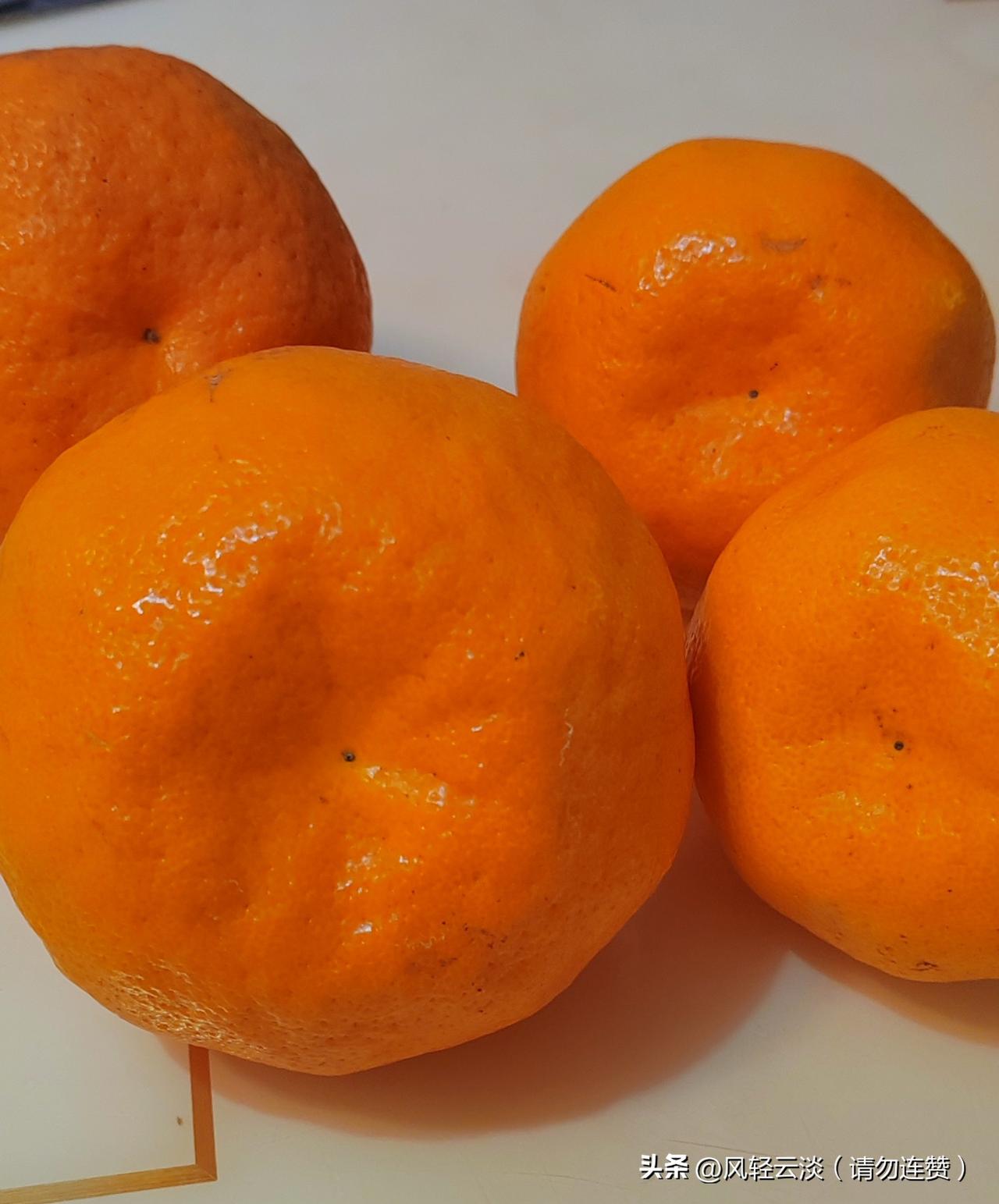 今天回老家把剩下的一点耙耙柑全部剪完，分别送给了几个耍的好的姐妹，她们都说太好吃