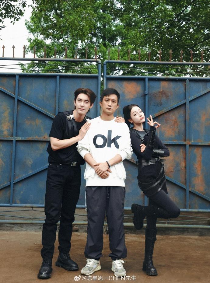 陈星旭 炎拓的孤勇打动着我“你身上裹着一层化不开的壳，像一把始终紧绷的弓。”这句