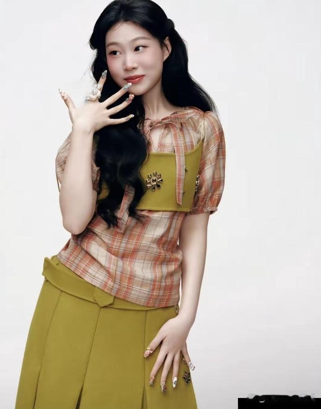 小‎﻿‎沈阳女儿沈﻿佳润第⁠⁠3次登上‎杂志，这次⁠‎卸﻿‎掉浓妆，‏‏单眼皮反