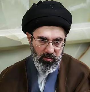 伊朗现在终于明白过来了，自己不管买什么装备都没用，现在的当务之急就是要把美国在自