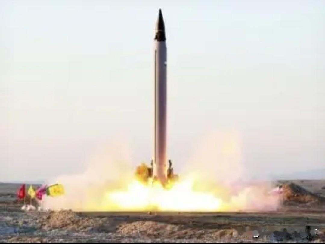 #特朗普：伊朗正研制很快打到美国的导弹# 人怕鬼三分，鬼怕人七分。特朗普之所以不