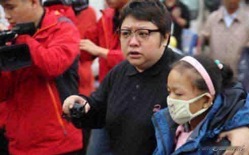 我到今天才分清两种公益，刘德华、古天乐做慈善全靠自己，拿票房、演唱会收入行善，从