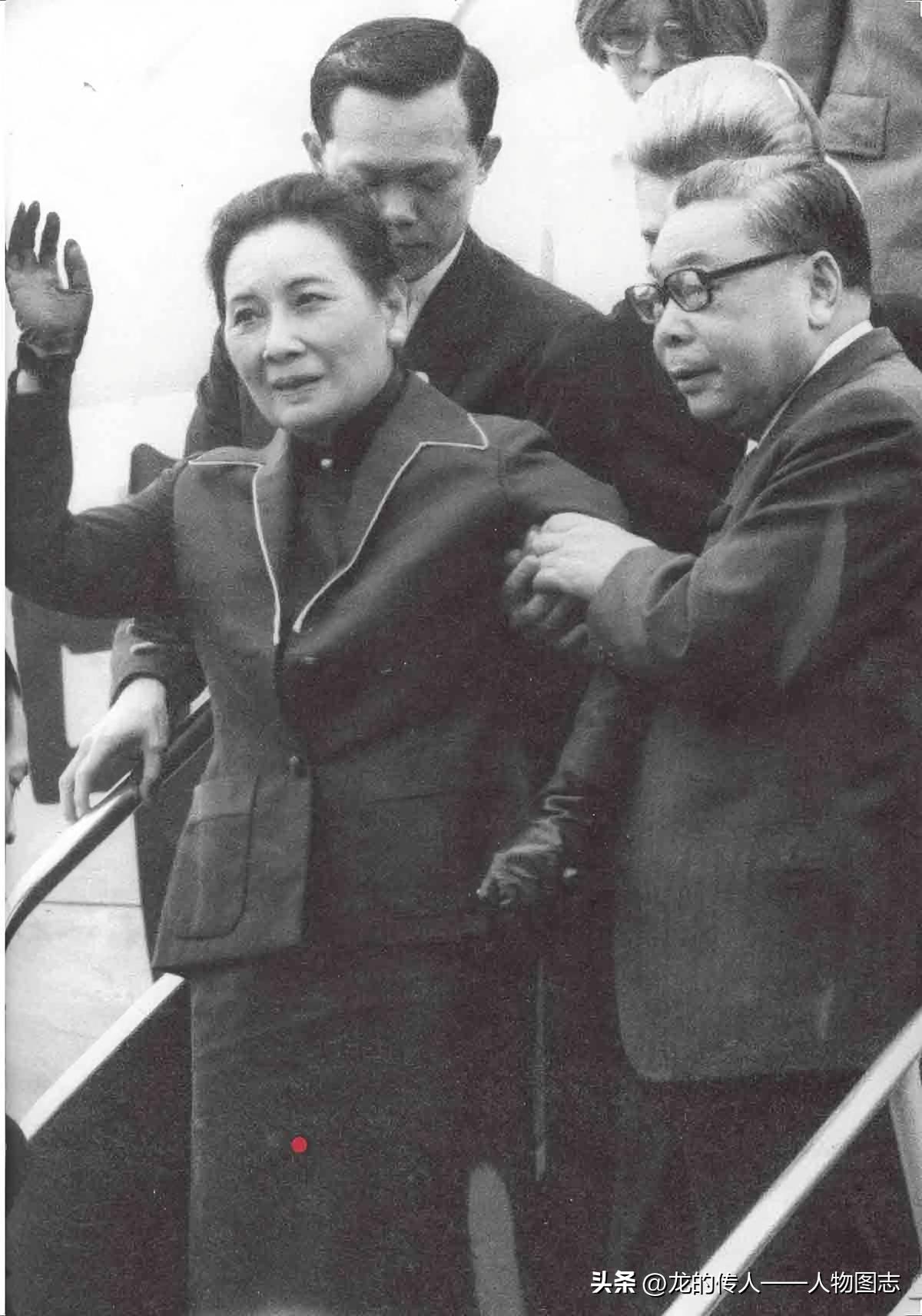 1976年4月3日，宋美龄自美国返台，参加蒋介石去世周年纪念活动