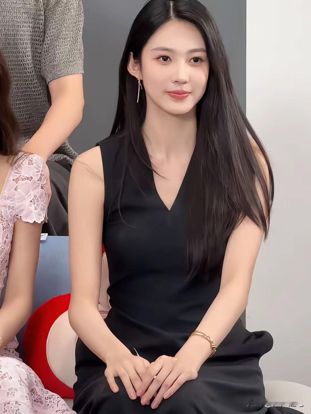 精致的大女孩，往哪儿一坐就能吸粉无数。
