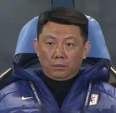 山东泰山队的乱象让（韩鹏）和（宿茂臻）离开教练组来埋单也不太合理！

去年韩鹏代