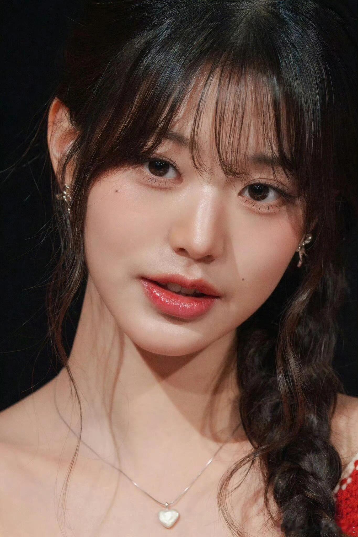 张元英 性感吐舌 