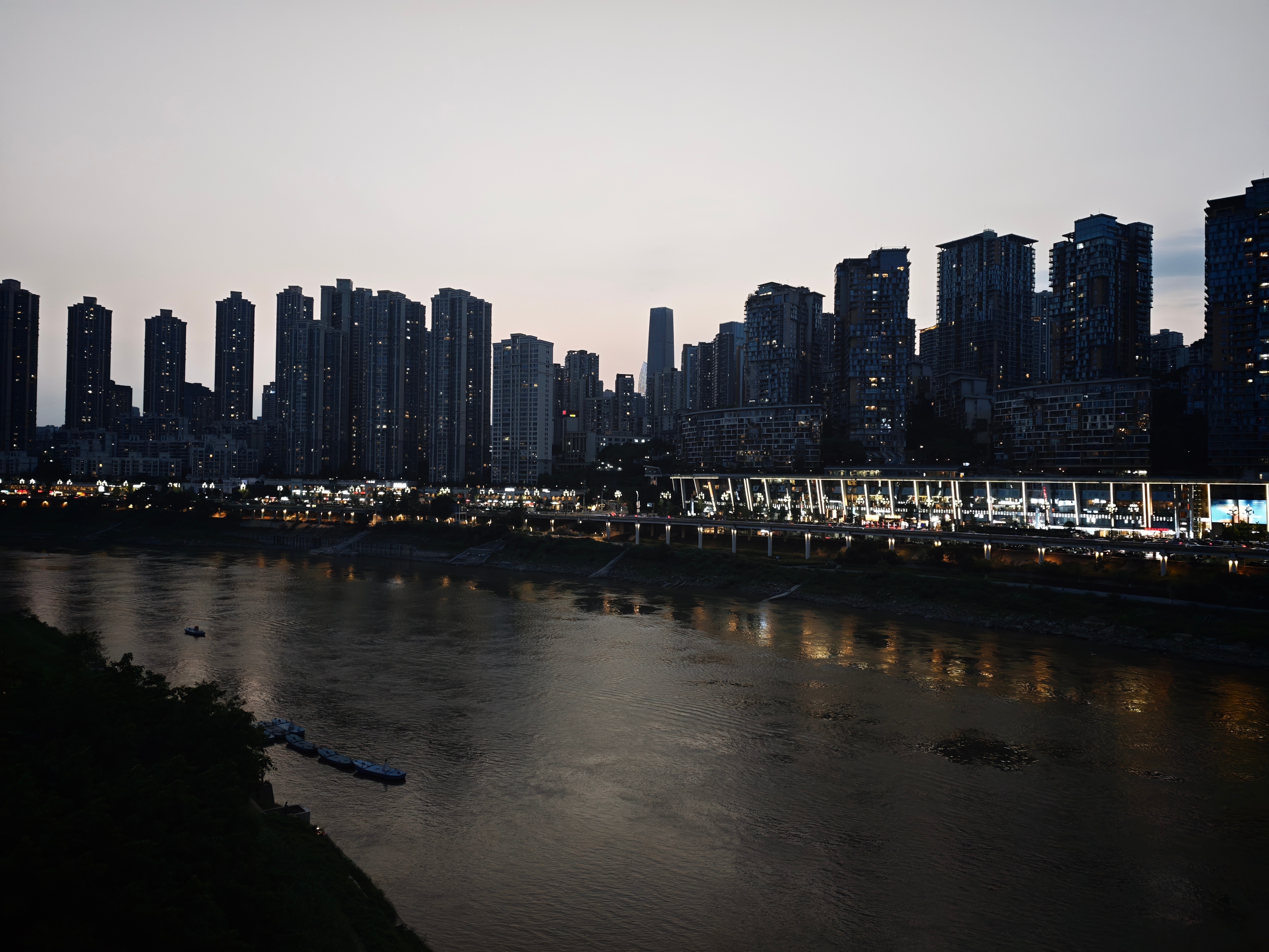 和王橹杰同ip了3586公里重庆你好，穆祉丞早日回家。 