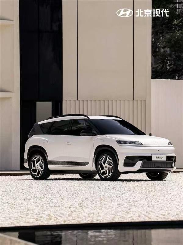 当建筑几何对话光影韵律ELEXIO新质纯电SUV 7以黑白键交响重构美学法则跟随