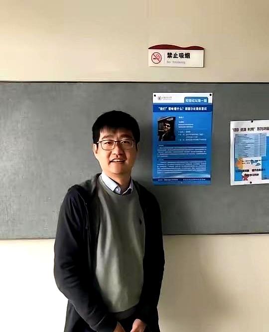 凌晨的一条朋友圈，把河北保定32岁的中学地理老师王嘉新，定格在9月14日。
确诊