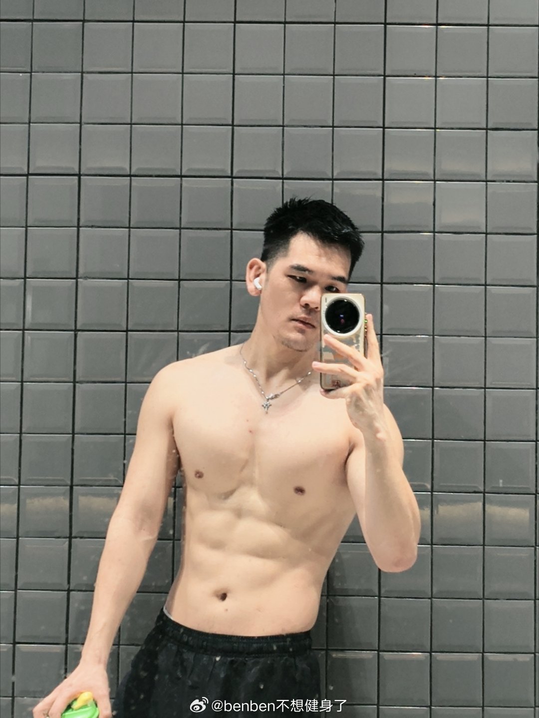 我要把内裤放进冰箱，做个冷裤男孩。 