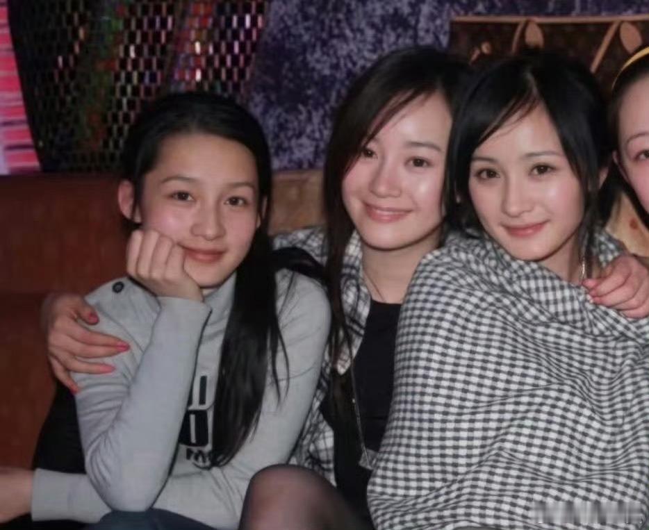 杨幂李沁同框大早上醒来就让我看到这两张脸真的很美好。幂姐真的是我太爱的一个女人了