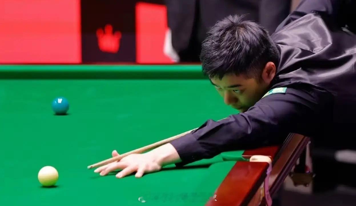 随着庞俊旭，斯佳辉一轮游，世锦赛，中国军团11人战绩更新如下1，赵心童（跻身16