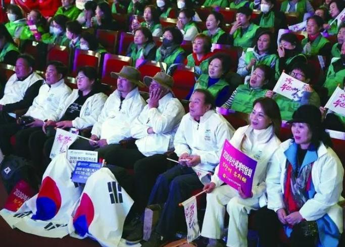 #尹锡悦道歉##2030年世博会#
韩国总统尹锡悦这几天过得可不怎么舒心。
最近