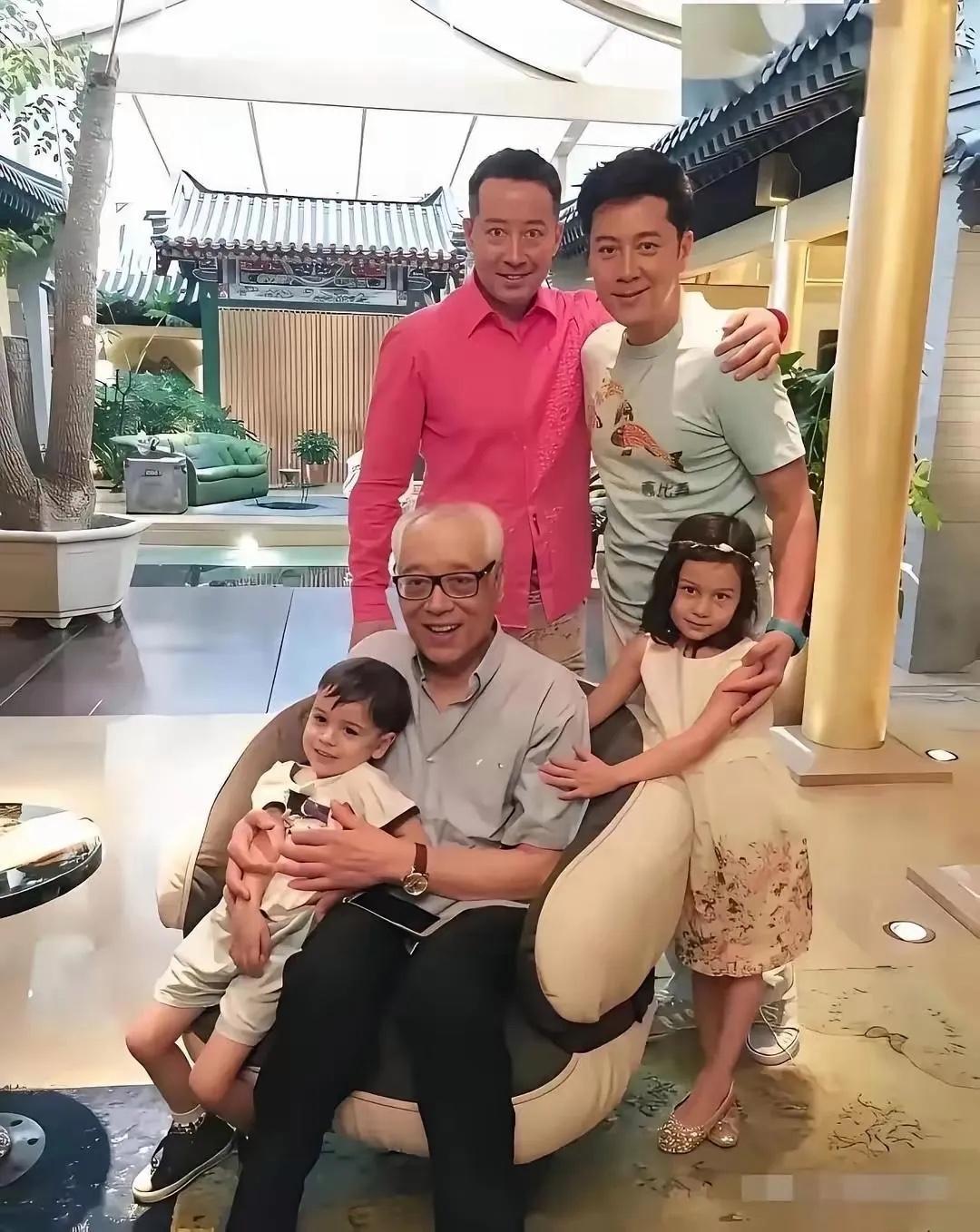 蔡国庆给亲弟弟发了20年工资，一个月2万，总共480万，就干一件事，在家看着爹妈