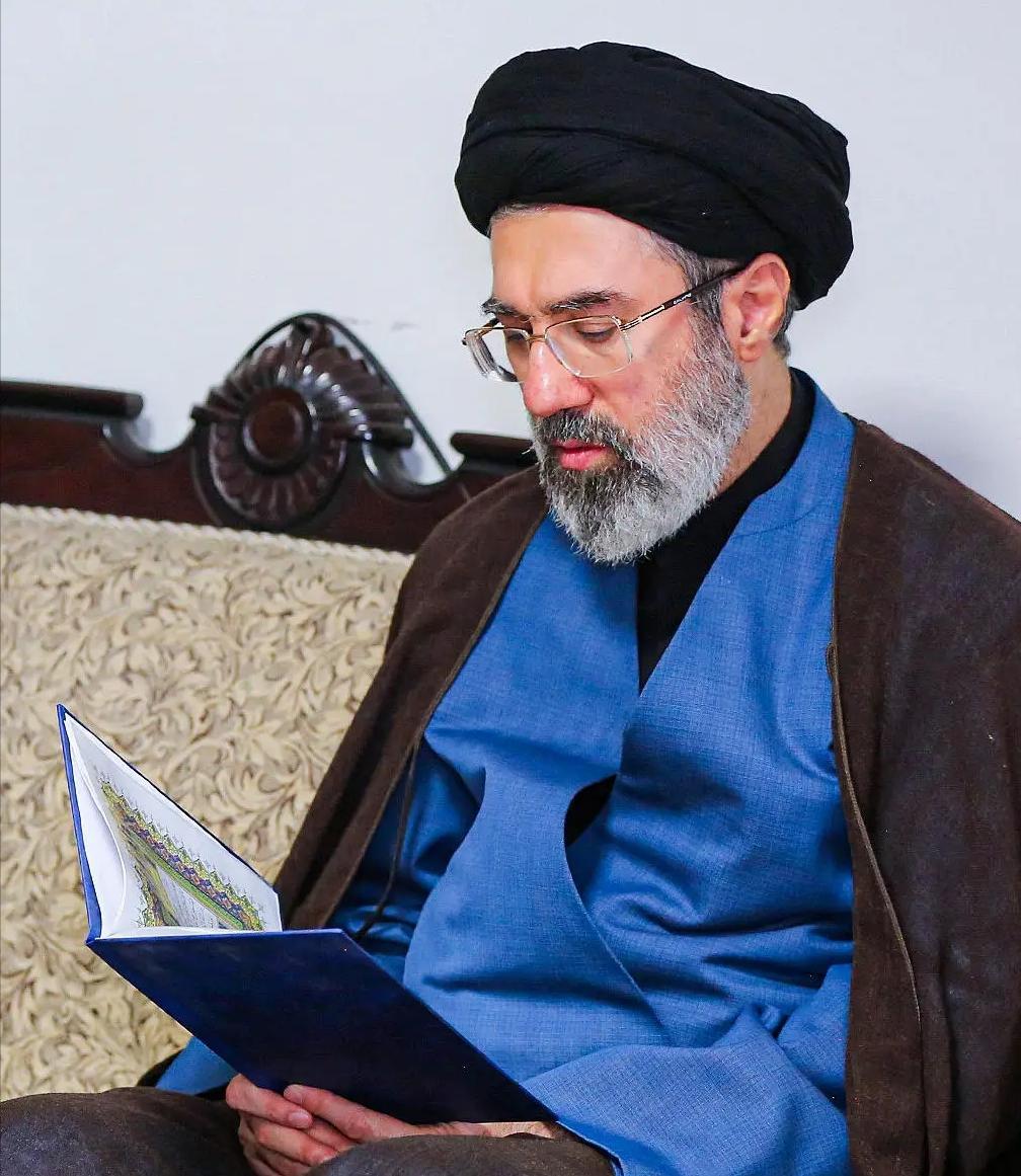 特朗普宣称伊朗内部出现分裂，伊朗官方高层集体公开反驳，强调国内政治力量在国家安全