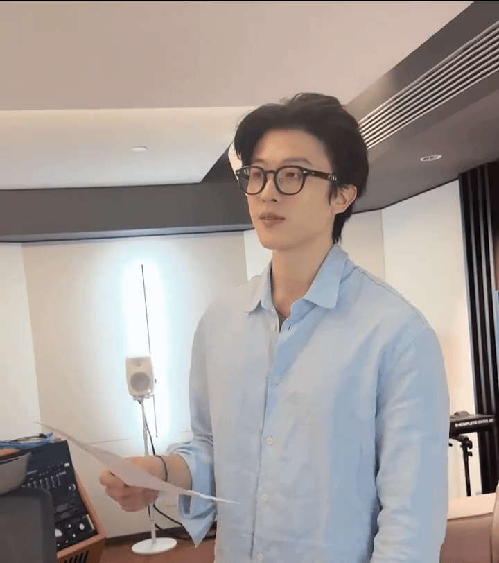 幸卓輝  一大早看到这么萌萌的人冲你笑，心情很难不开朗吧哈哈哈哈哈哈 