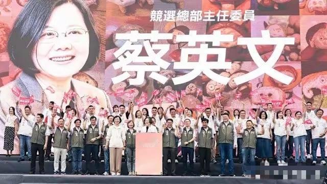 两万人大造势！蔡英文赖清德齐站台，声势拉满，李四川已陷入被动！
        