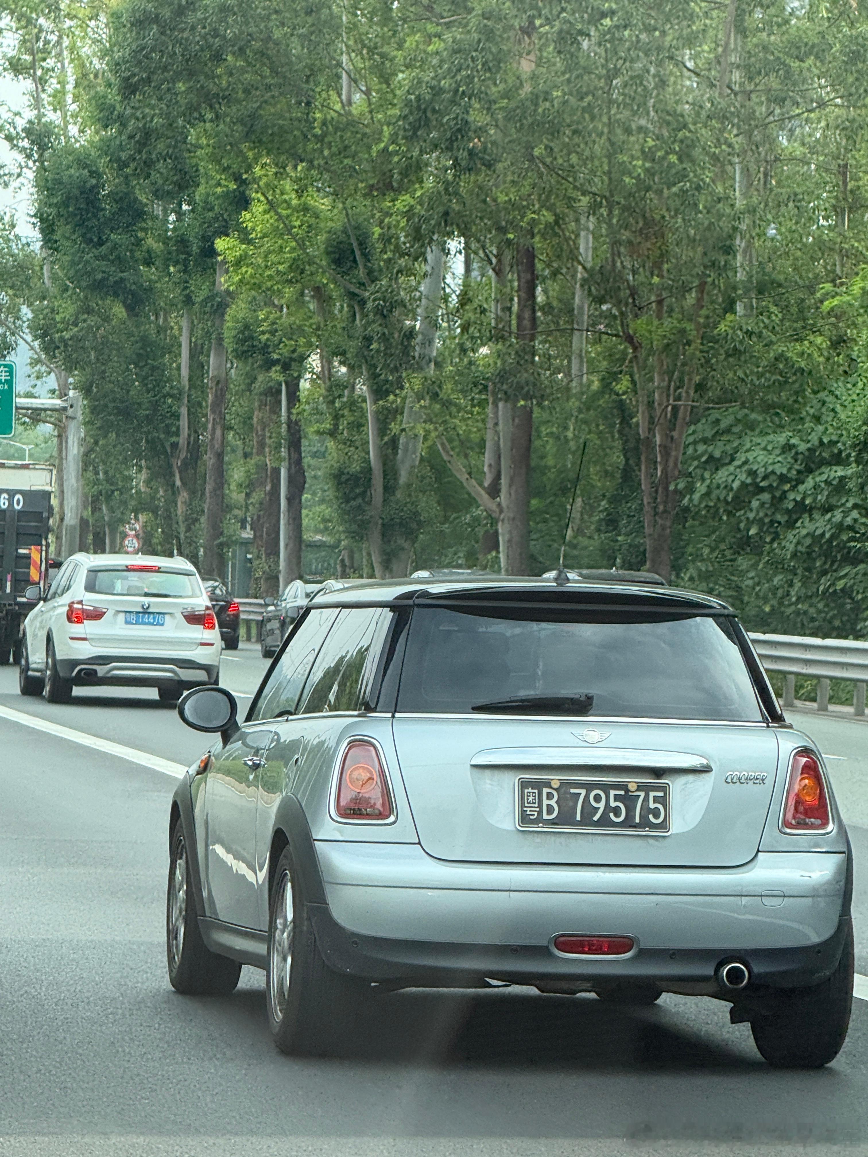 粤B久违的“黑牌”，一台老欧洲车能保留到现在实属不易[赞] ​​​