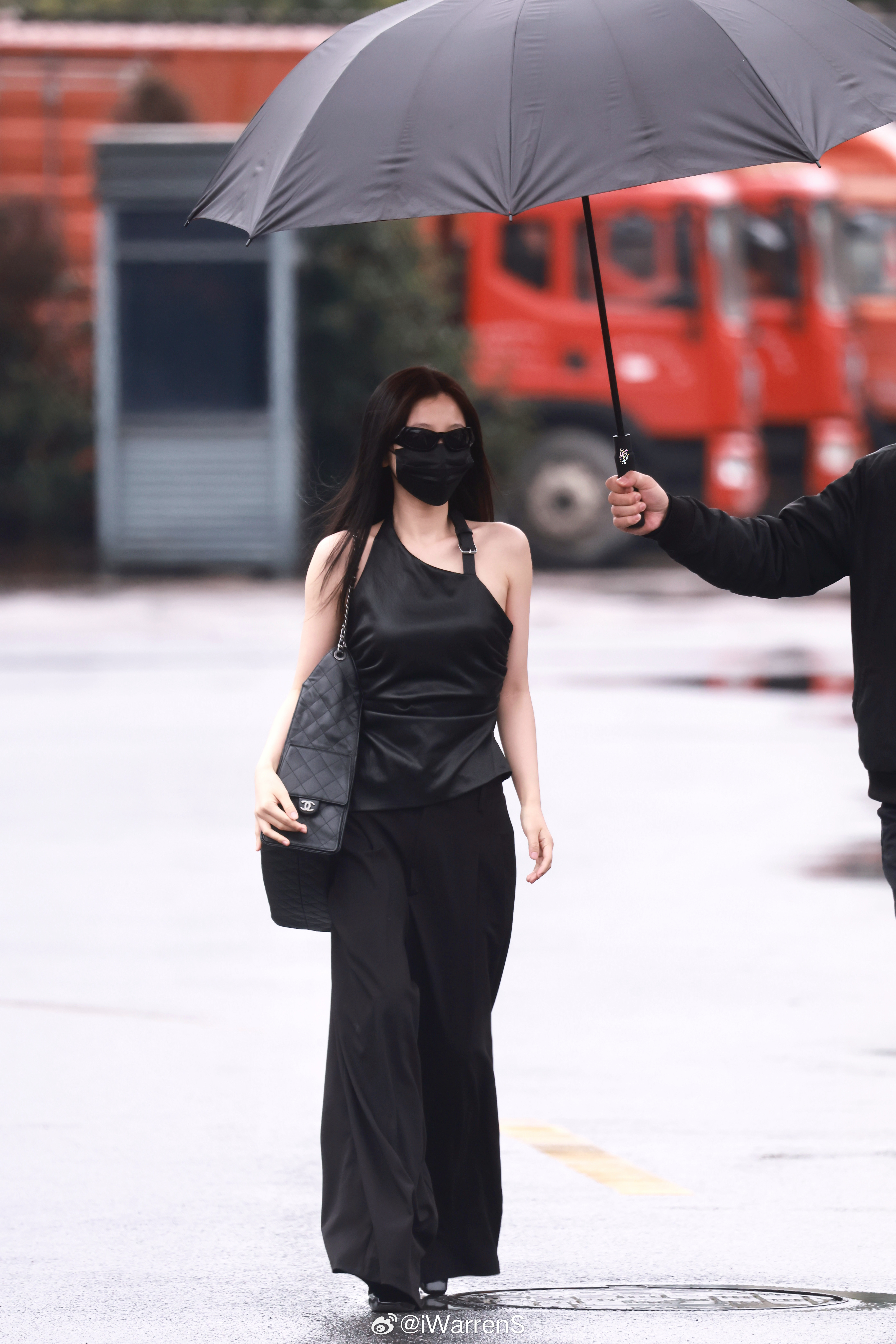 虞书欣就是怎么穿都好看呀！期待古装大剧云初令啦！虞书欣一天穿出两个季节