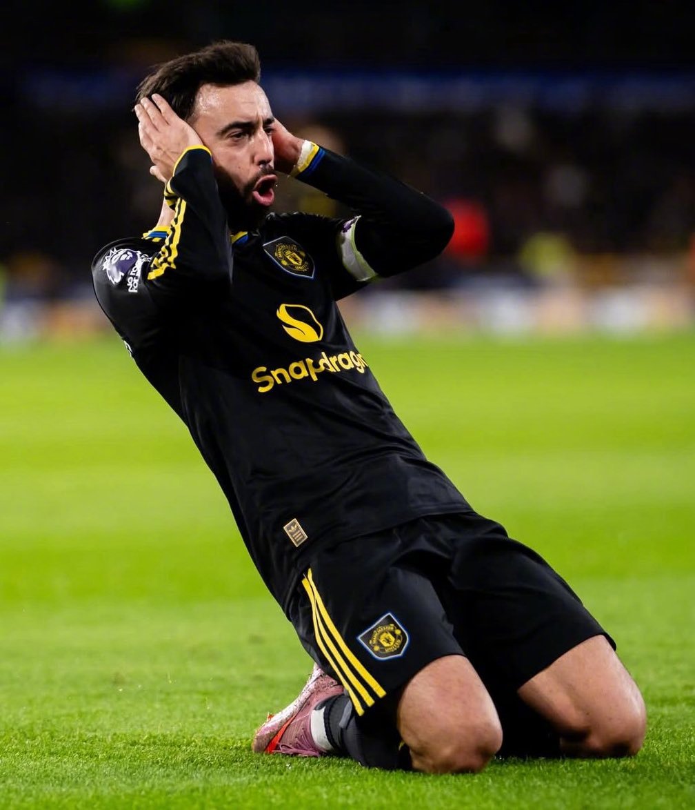 📢 曼联将在周日对阵阿森纳的比赛中身穿第三客场球衣！曼联