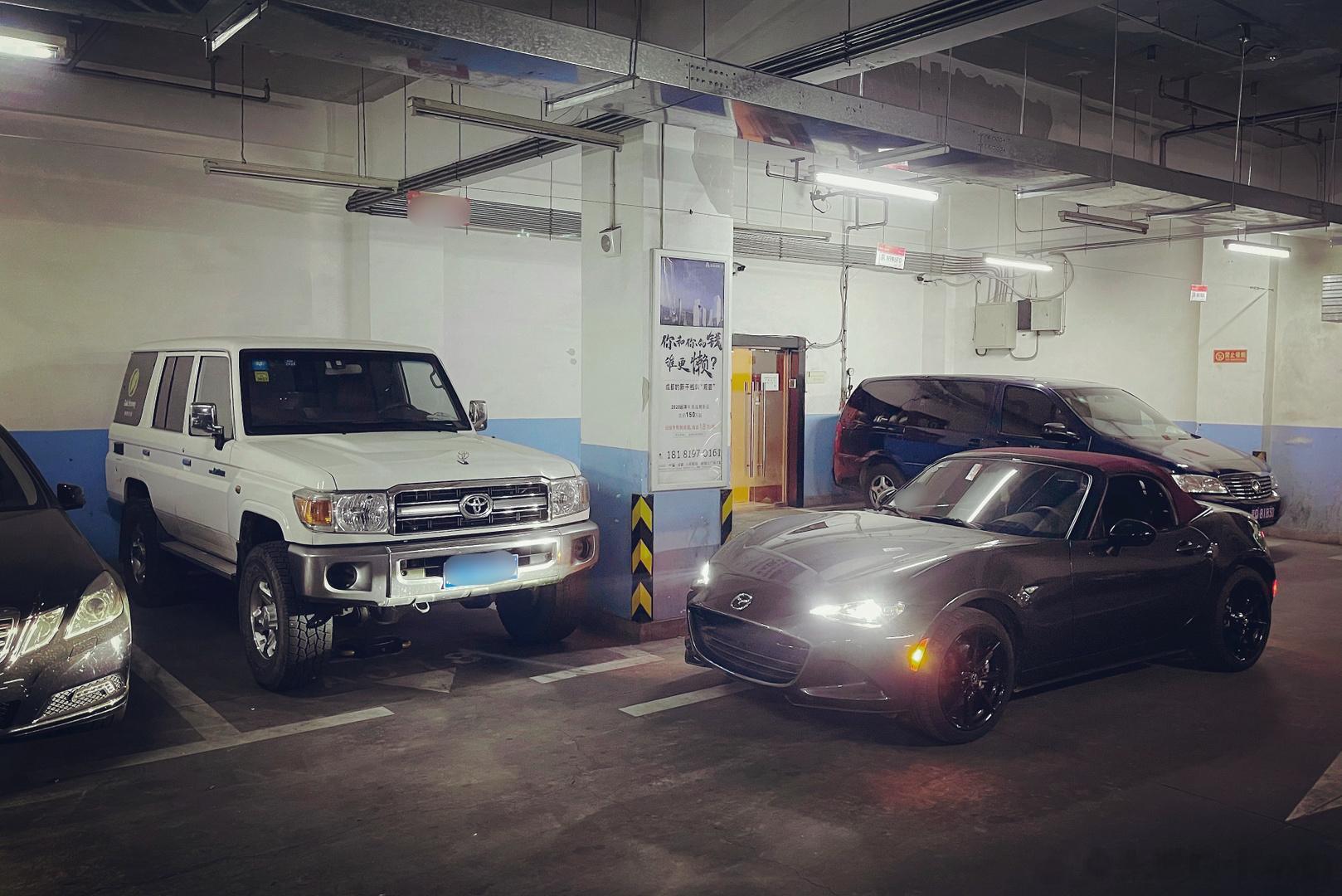 miata买了这么久，才想起来啊没和邻居大哥的LC76合过影，这两台车真是代表了