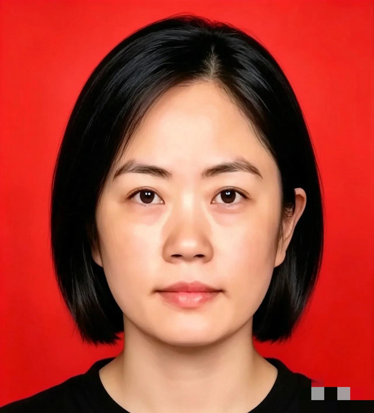 见过真正的大爱，才懂什么是极致的纯粹。
 
重庆渝北区，一位手握大校军衔、高级工