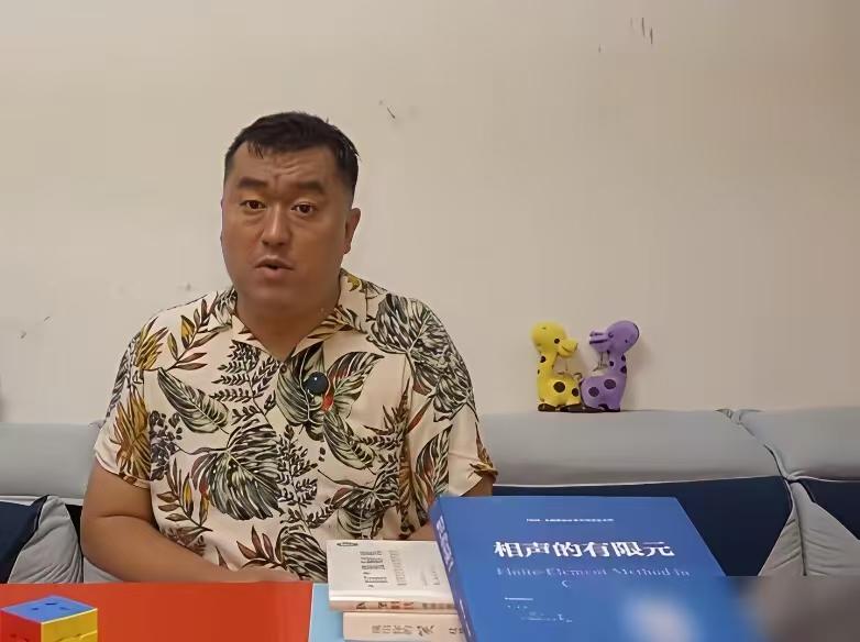 这孩子看起来挺老实的，可别再忽悠他说相声了，打败他的，不是别人，正是他自己！一个