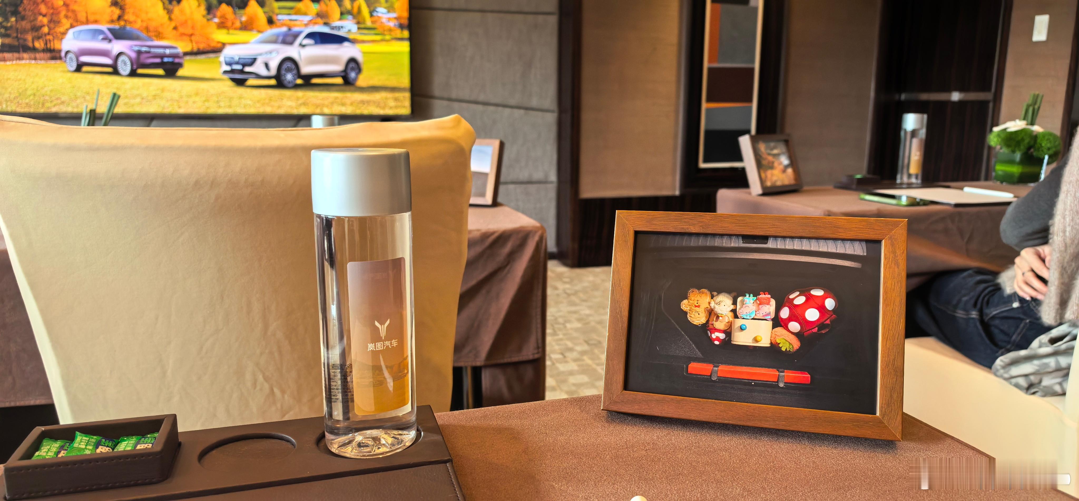 早！小姐姐游说我两天，把我劝来了。今天和双子星一起游山玩水，轻松轻松也好。 