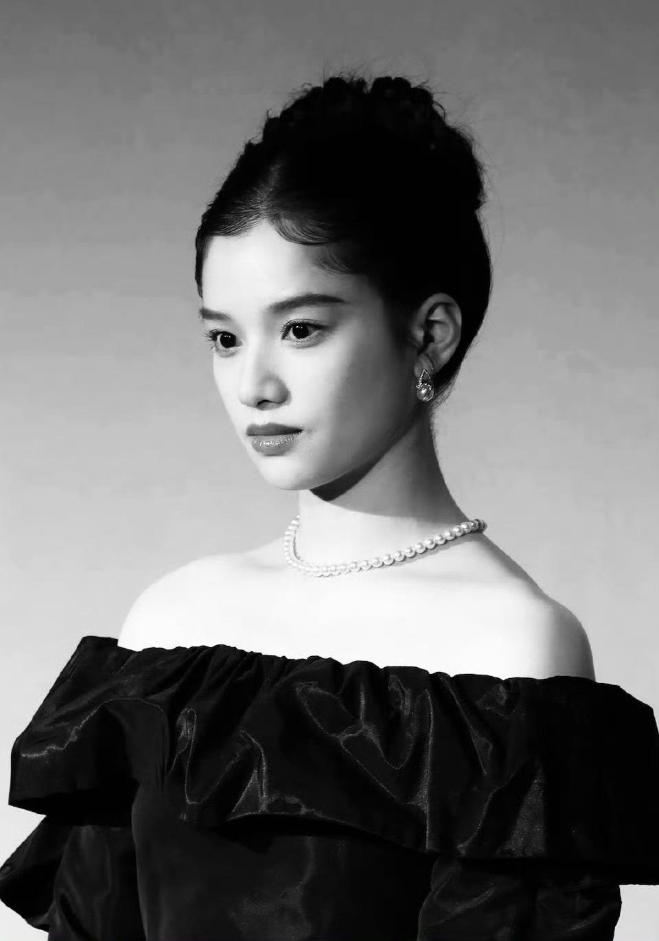 张婧仪红色开衫    【张婧仪】地母之仪 