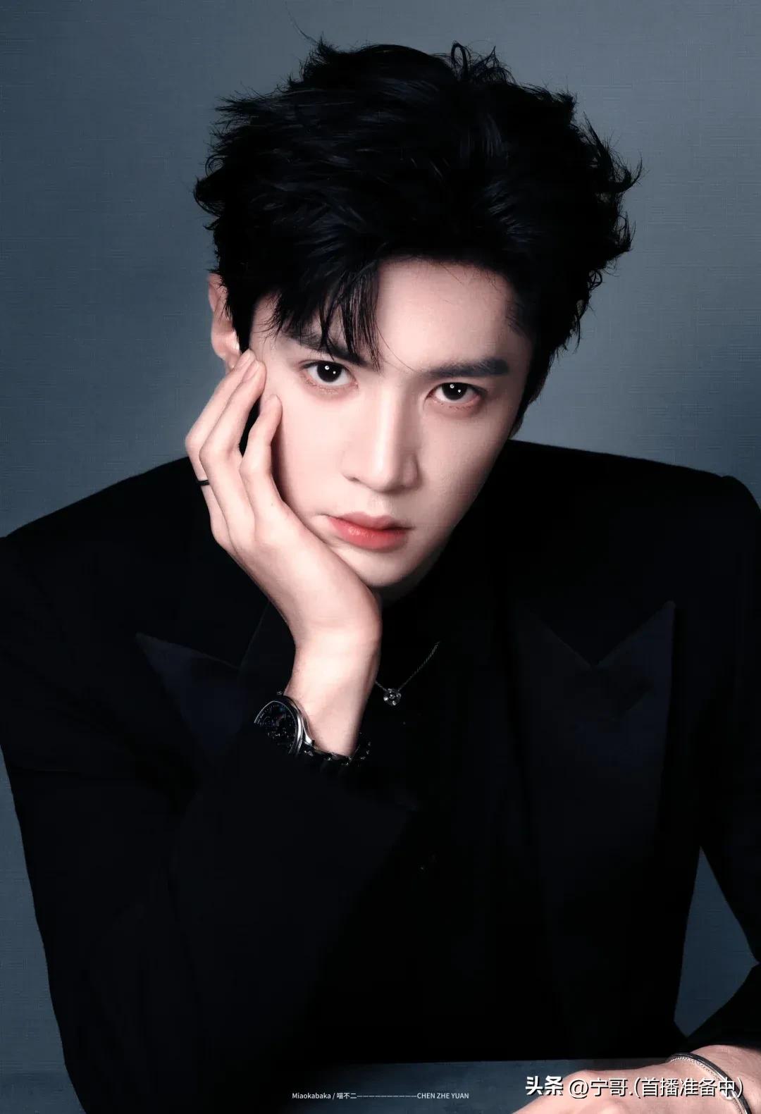 娱乐圈“风云录”：明星自律、事业转向与容貌焦虑的真相

娱乐圈，向来是个光怪陆离