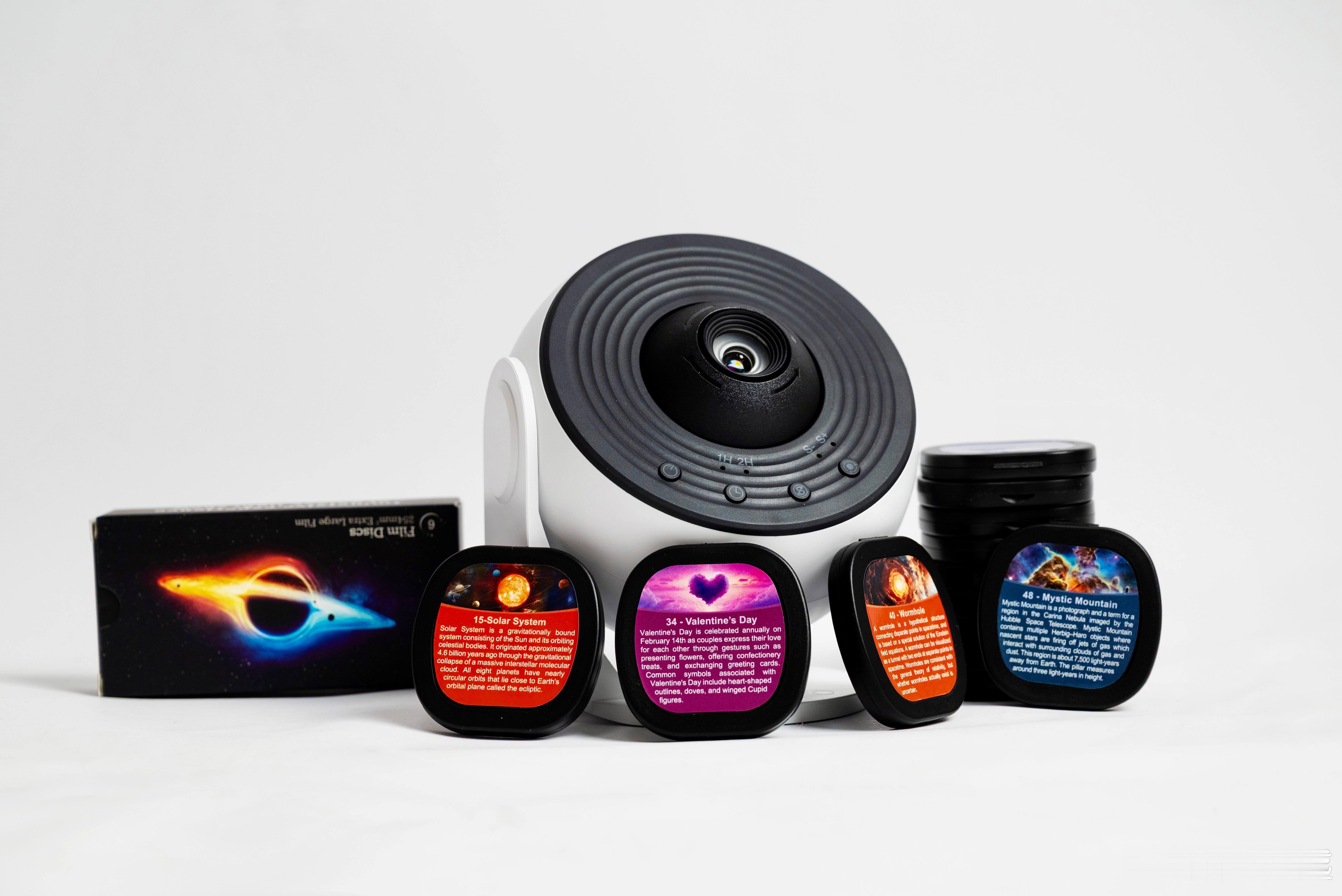 OPPO Reno15系列邀请函还挺有意思，做了一个投影灯，17号，成都见！ 