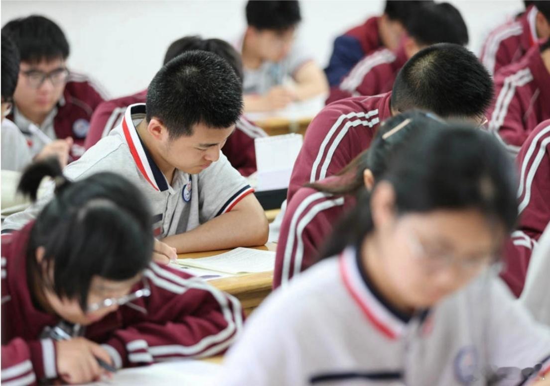 【摇号上高中，为什么？】(注:摇号究竟是体现公平还是为特权者开辟通道？学子们的努