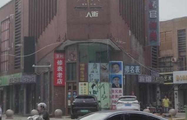 欧洲街头一直流传着一种说法：小偷可以偷中国人的钱包，但中国人的手机绝对不能碰。
