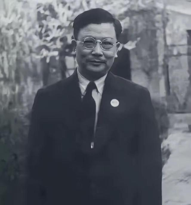 1943年，害死200多人的大叛徒缪庄林跑回延安，找到李克农自首。岂料李克农与他