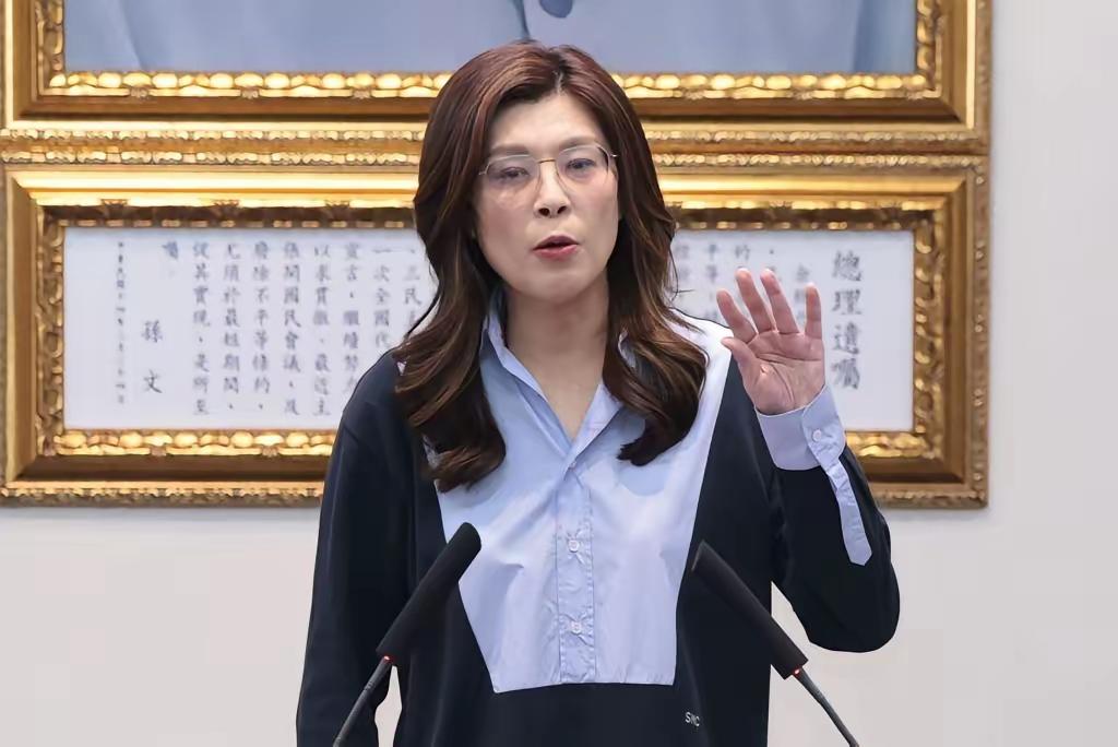 郑丽文依旧是蓝营2028最有希望的那个人！为什么这么说？以下分析三点：

第一，