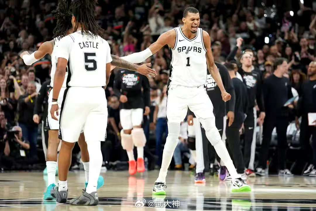马刺全员皆可出战西决G6迎战雷霆明日NBA西部决赛G6，马刺将在主场迎战雷霆。据