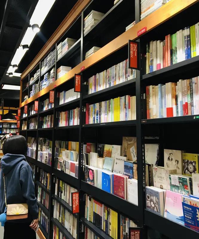 我不太认同“人的命运天注定”。确实，像出生家庭、父母这些没法自己选，就像《红楼梦