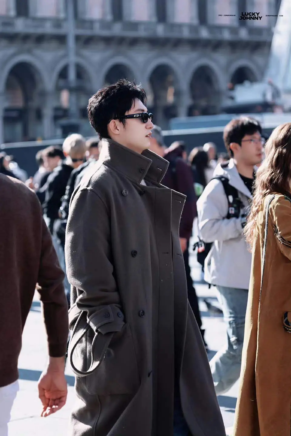 黄景瑜出发3路透跟米兰时装周路透似的[抱一抱][抱一抱]内娱顶级Alpha ​​